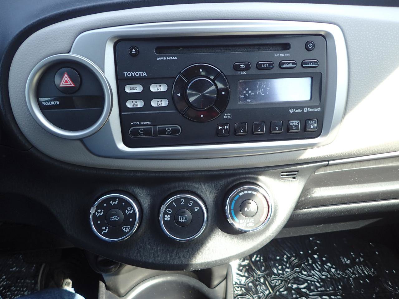 Used 2012 Toyota Yaris LE FWD image 17
