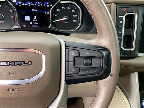 Used 2021 GMC Yukon XL Denali w/ Denali Premium Package image 24
