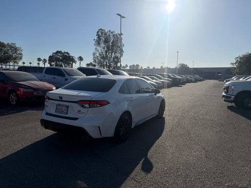 Used 2023 Toyota Corolla SE w/ Carpet Mat Package (TMS) FWD image 3