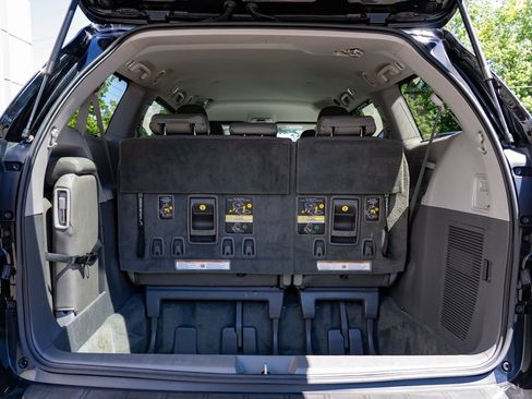 Used 2015 Toyota Sienna LE FWD image 8