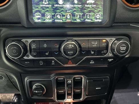 Used 2023 Jeep Gladiator Mojave w/ Cold Weather Group AWD/4WD image 21