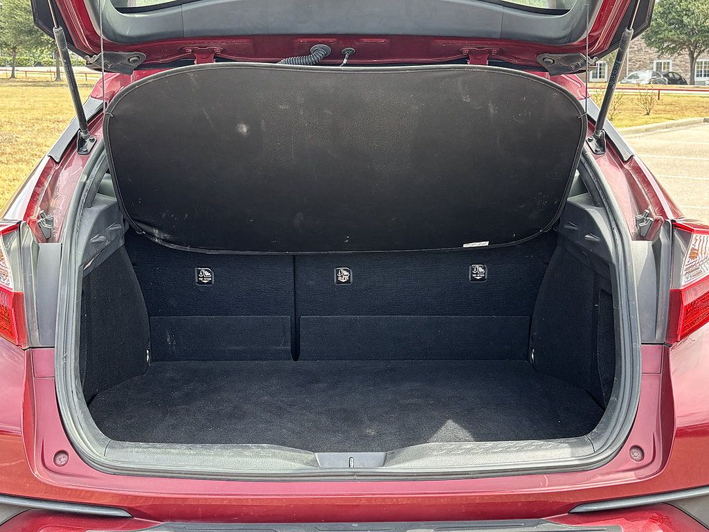 Used 2019 Toyota C-HR XLE FWD image 6