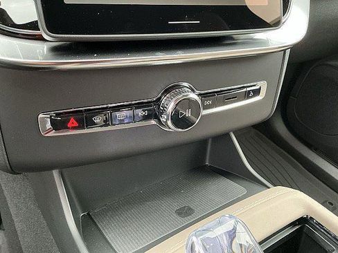 New 2026 Volvo XC90 T8 Ultra w/ Protection Package Premier AWD/4WD image 19