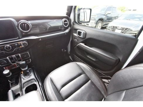 Used 2022 Jeep Wrangler Unlimited Rubicon w/ Xtreme Recon 35" Tire Package AWD/4WD image 11