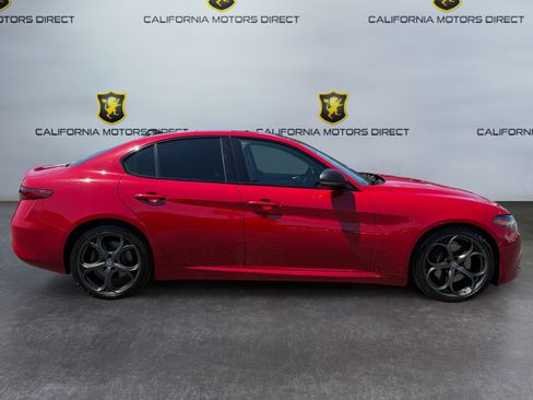 Used 2018 Alfa Romeo Giulia Ti w/ Nero Edizione RWD image 6
