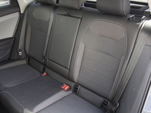 Used 2023 Volkswagen Taos SE w/ Panoramic Sunroof Package image 28