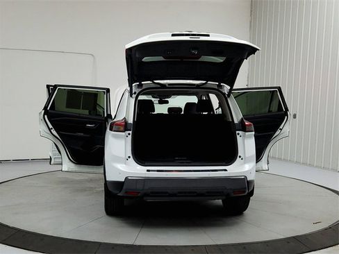 Used 2025 Nissan Rogue SL w/ Tech Package image 14