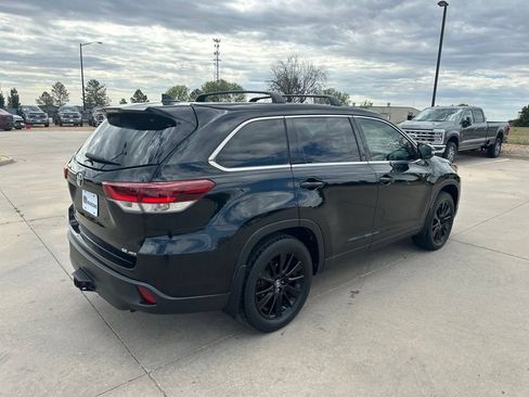 Used 2019 Toyota Highlander SE AWD/4WD image 39