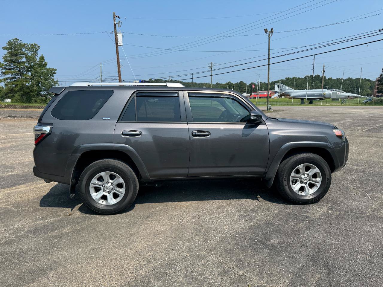 Used 2017 Toyota 4Runner SR5 Premium RWD image 2