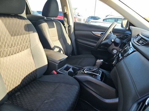 Used 2018 Nissan Rogue S image 27