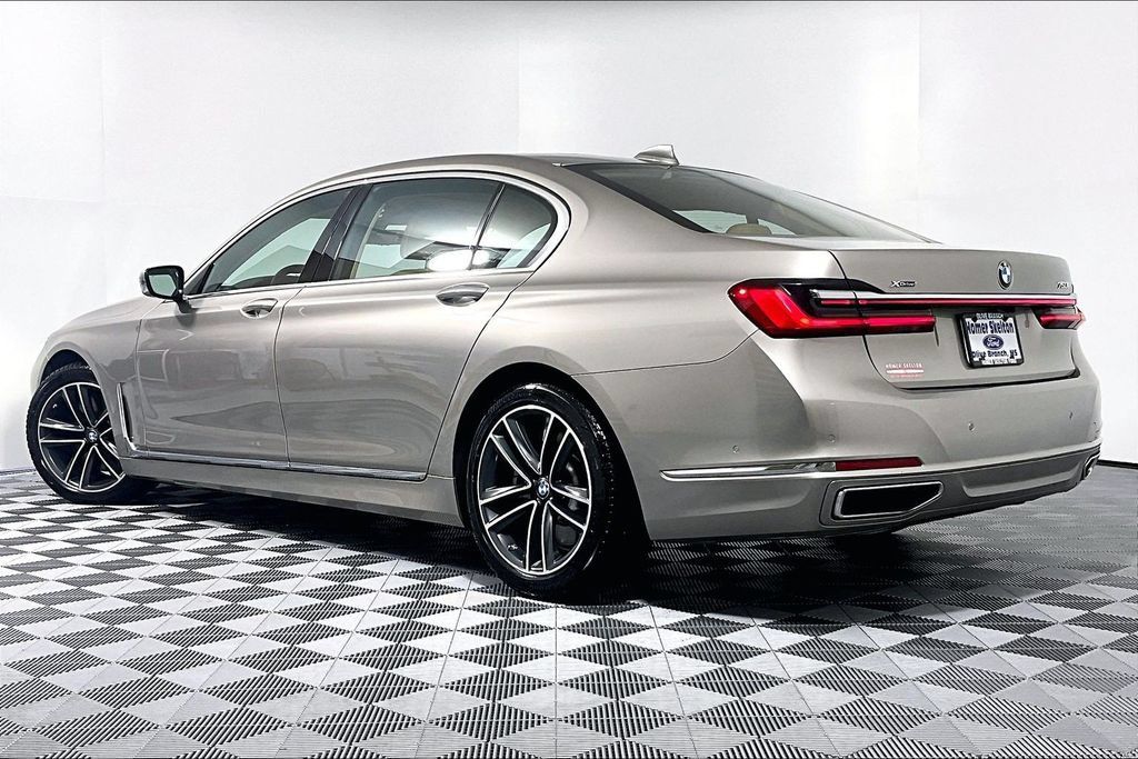 Used 2022 BMW 750i xDrive AWD/4WD image 11