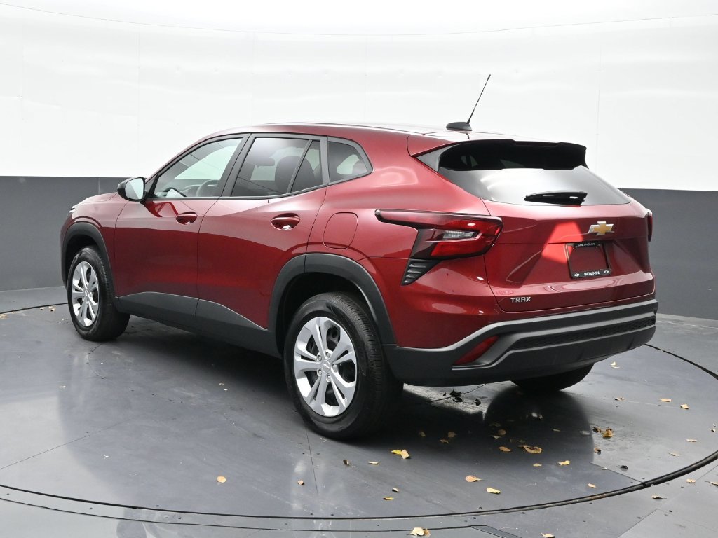 Used 2025 Chevrolet Trax LS FWD image 3
