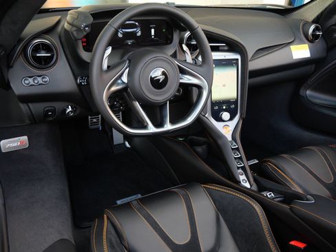 Used 2026 McLaren 750S Spider RWD image 9