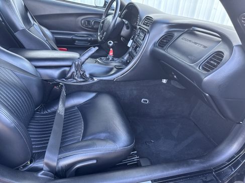 Used 2001 Chevrolet Corvette Z06 w/ Memory Pkg image 47