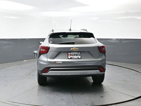 Used 2024 Chevrolet Trax LT w/ Driver Confidence Package FWD image 13