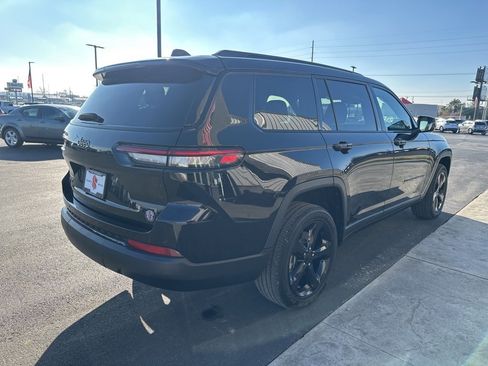 Used 2023 Jeep Grand Cherokee L Laredo image 7