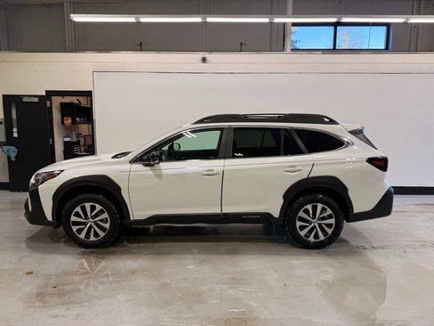 Used 2025 Subaru Outback Premium image 2
