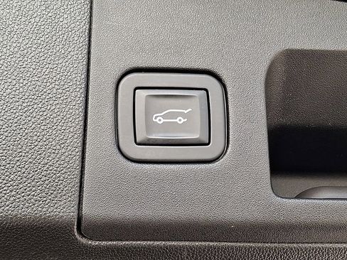 Used 2017 Cadillac XT5 Platinum w/ Driver Assist Package image 30