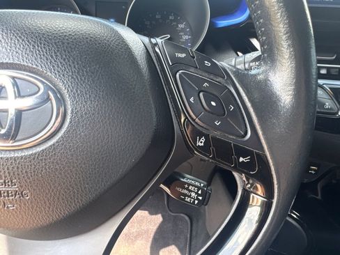 Used 2021 Toyota C-HR XLE FWD image 19