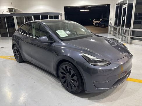 Used 2023 Tesla Model Y Performance image 4