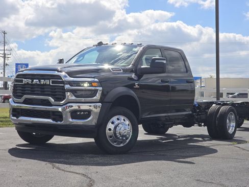 New 2026 RAM 4500 Tradesman w/ Chrome Appearance Group image 2