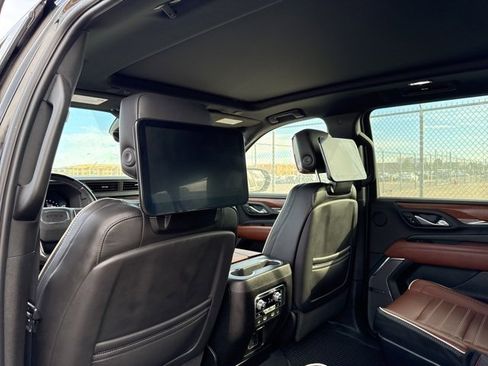 Used 2023 GMC Yukon XL Denali Ultimate image 11