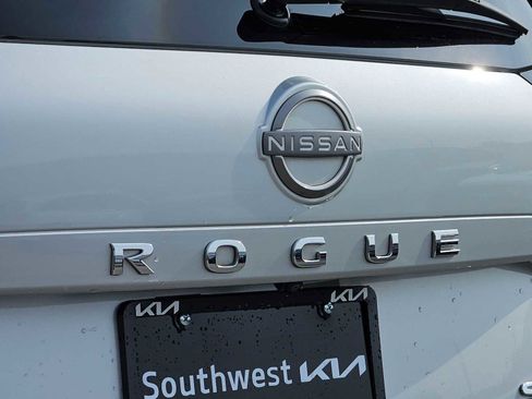 Used 2023 Nissan Rogue SV image 13