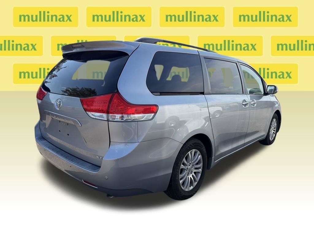 Used 2011 Toyota Sienna XLE w/ Premium Pkg FWD image 11