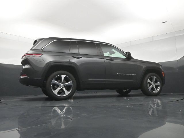 New 2026 Jeep Grand Cherokee Limited w/ Trailer Tow Package AWD/4WD image 24