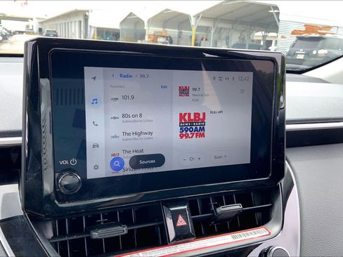 Used 2025 Toyota Corolla Cross LE FWD image 31