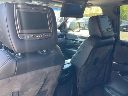 Used 2018 Cadillac Escalade ESV Platinum image 17