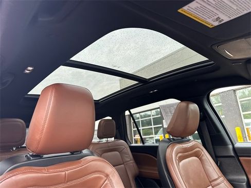 Used 2022 Lincoln Aviator Reserve w/ Equipment Group 201A image 13