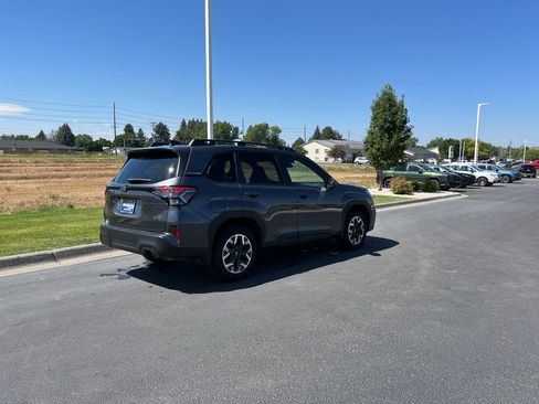 Used 2026 Subaru Forester Premium AWD/4WD image 6