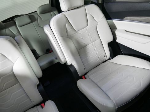 Used 2022 Kia Telluride SX w/ SX Prestige Package image 14