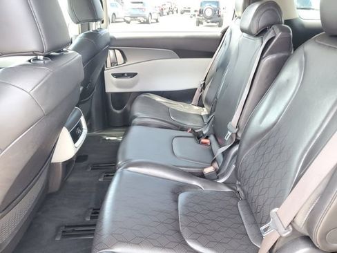 Used 2022 Kia Carnival LX FWD image 14