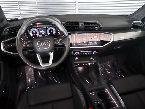 Certified 2025 Audi Q3 2.0T Premium w/ Convenience Package AWD/4WD image 19
