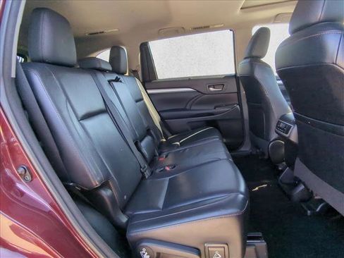 Used 2016 Toyota Highlander XLE image 18