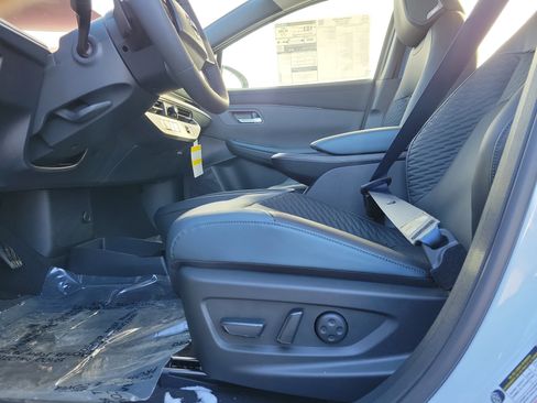 New 2026 Nissan Leaf Platinum+ w/ Cargo Package (Platinum+) image 16