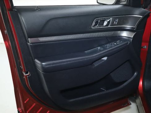 Used 2019 Ford Explorer XLT w/ Equipment Group 202A AWD/4WD image 18