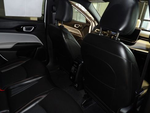 Used 2023 Jeep Compass Limited image 16