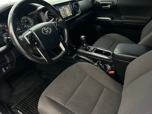 Used 2018 Toyota Tacoma TRD Sport w/ Technology Package image 11