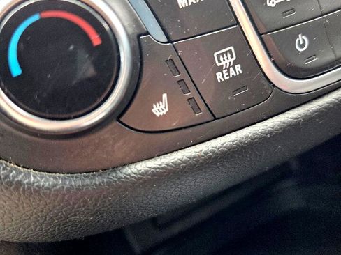 Used 2020 Chevrolet Equinox LT w/ Driver Convenience Package image 26