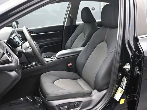 Used 2019 Toyota Camry LE FWD image 9
