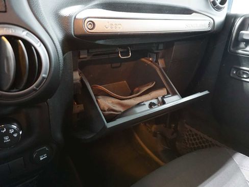 Used 2018 Jeep Wrangler Unlimited Sport S image 20