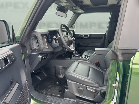 Used 2025 Ford Bronco Badlands image 9