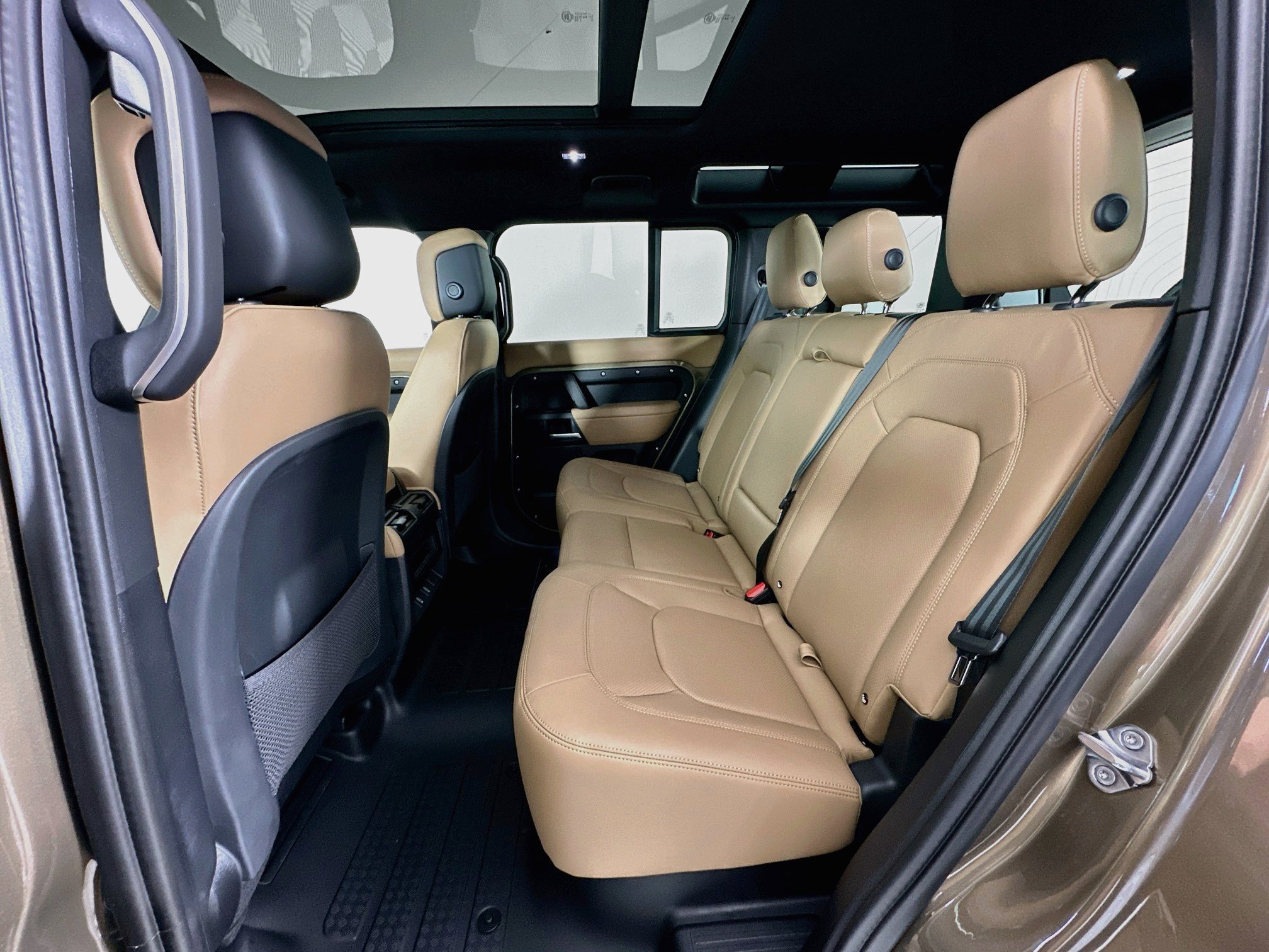 New 2026 Land Rover Defender 110 X-Dynamic SE AWD/4WD image 23