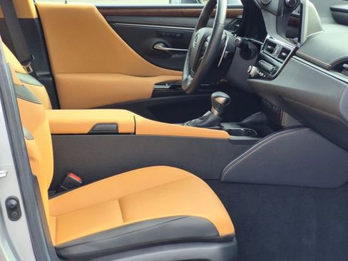 Used 2025 Lexus ES 350 w/ Premium Package image 22