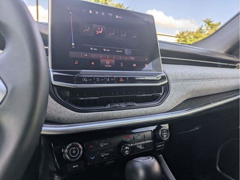 Used 2024 Jeep Compass Latitude image 24