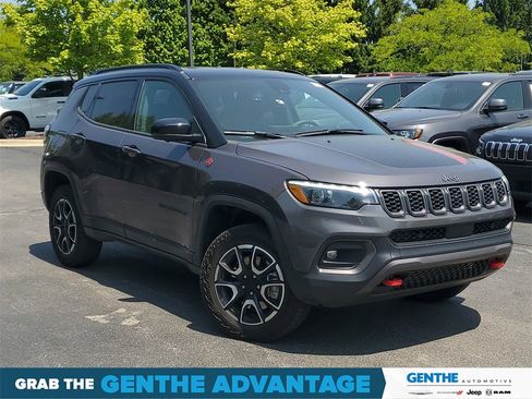 Used 2024 Jeep Compass Trailhawk w/ Trailhawk Elite Group image 33