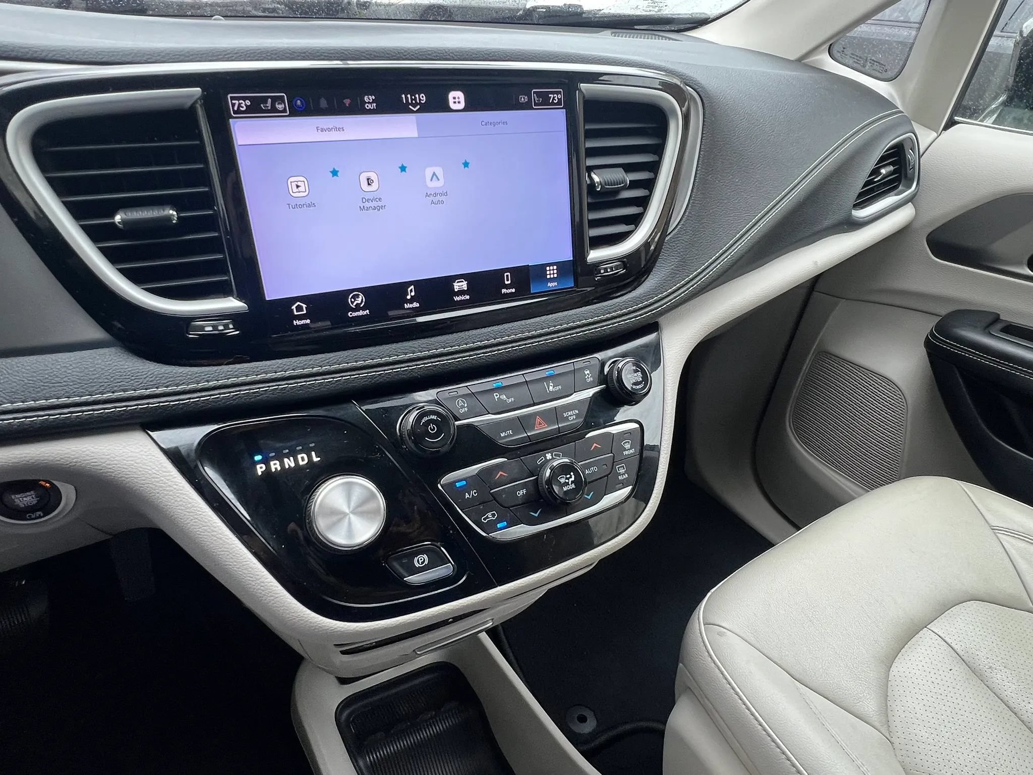 Used 2021 Chrysler Pacifica Touring-L w/ Uconnect Theater Family Group FWD image 22